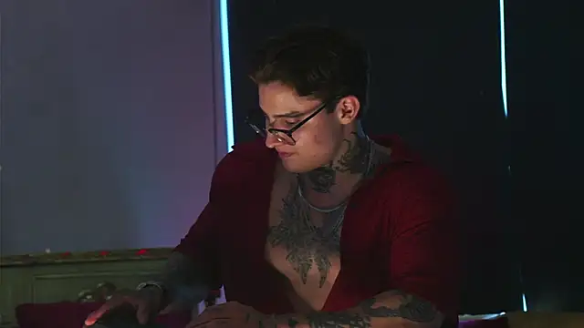 dantecoppolaa  online show from October 18, 2025, 8:53 pm