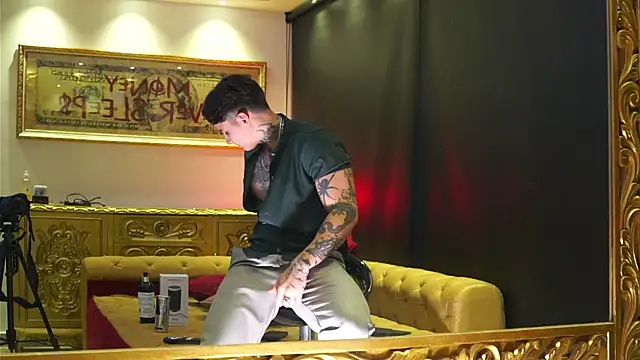 dantecoppolaa  online show from April 16, 2026, 11:29 pm