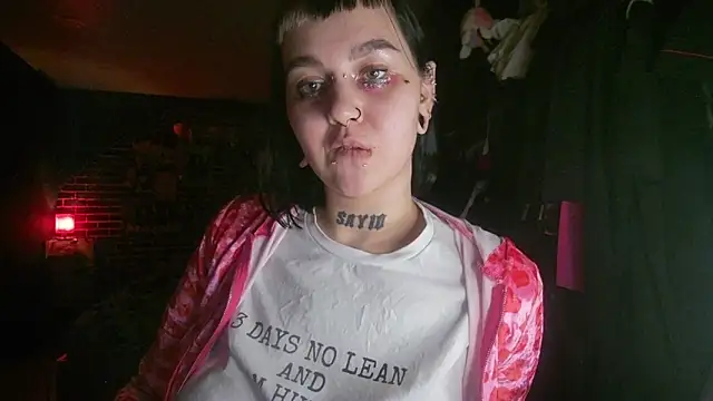 MoorderxDoll online show from January 6, 2025, 3:42 am