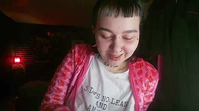 MoorderxDoll online show from January 6, 2025, 9:32 pm