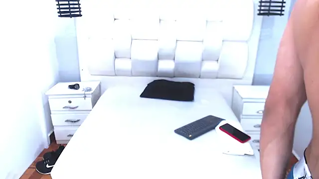 mailo bronw online show from March 18, 2025, 8:26 pm