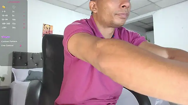 Snapshot of Aaronblack1_ chatting on February 28, 2026, 5:19 am Aaronblack1 online show from February 28, 2026, 5:19 am