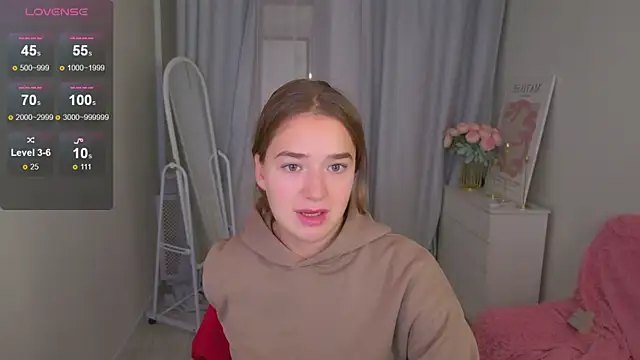 LovelyJessie online show from November 14, 2025, 1:43 pm