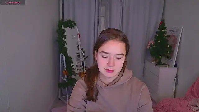 LovelyJessie online show from December 14, 2025, 1:38 pm