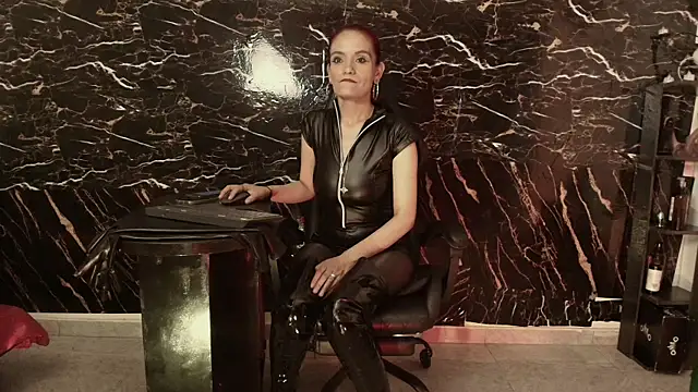 Snapshot of Julieta_Wall_ chatting on September 14, 2025, 10:31 pm Julieta Wall  online show from September 14, 2025, 10:31 pm