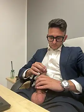 masterboss  online show from October 28, 2025, 2:20 pm