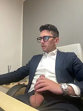 Snapshot of masterboss_ chatting on March 6, 2026, 12:56 pm masterboss online show from March 6, 2026, 12:56 pm