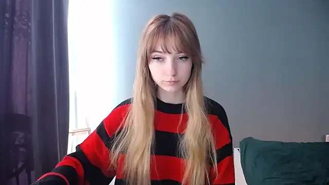 LuciaYoung online show from February 22, 2025, 9:45 am