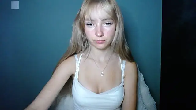 LuciaYoung online show from September 13, 2025, 6:35 am