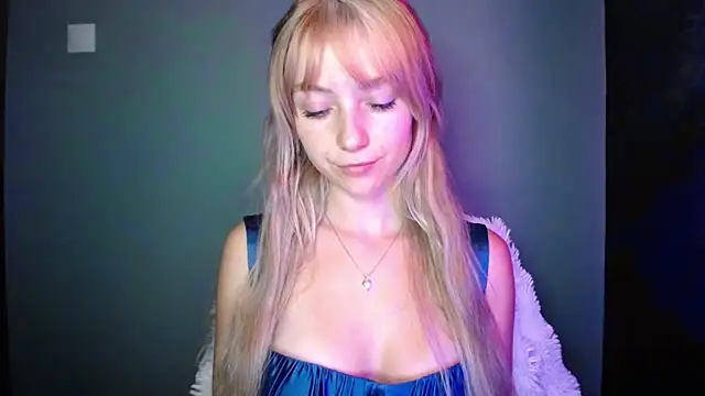 LuciaYoung online show from September 17, 2025, 6:31 pm