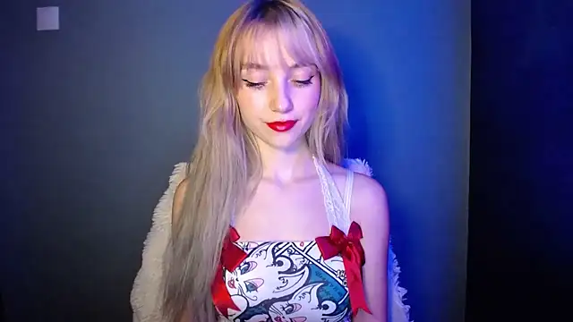 LuciaYoung online show from November 13, 2025, 7:46 pm