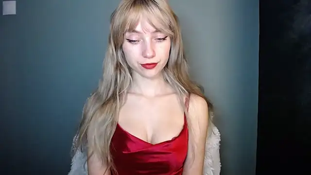 LuciaYoung online show from November 23, 2025, 7:35 pm