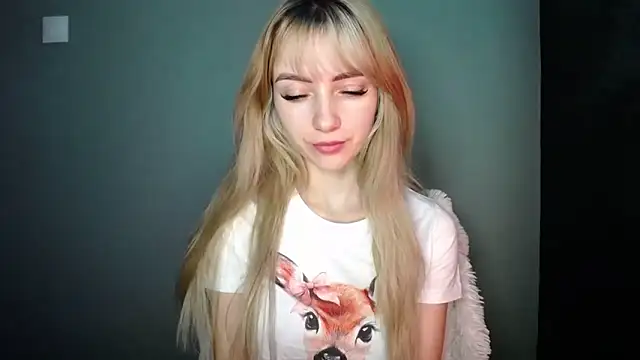 LuciaYoung online show from December 20, 2025, 7:26 am