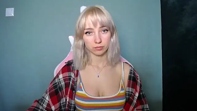 LuciaYoung online show from March 24, 2026, 1:27 pm