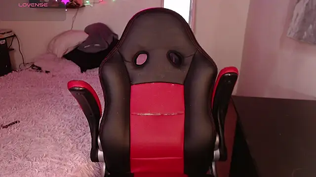 MissDennise online show from March 6, 2025, 6:48 pm