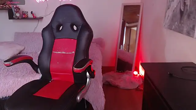 MissDennise online show from September 24, 2025, 6:00 pm