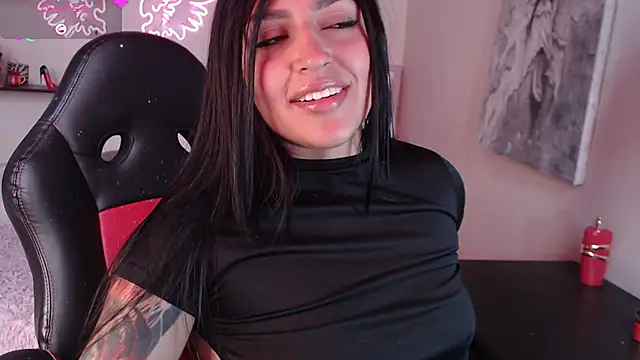 MissDennise online show from October 6, 2025, 4:48 pm