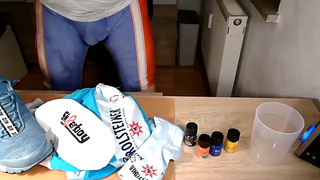 Snapshot of lycrasneaker@xh chatting on April 12, 2026, 9:09 pm lycrasneakerxh online show from April 12, 2026, 9:09 pm