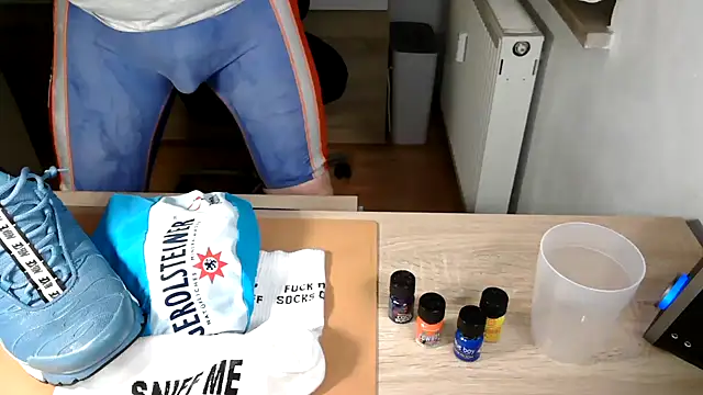 Snapshot of lycrasneaker@xh chatting on April 13, 2026, 9:31 pm lycrasneakerxh online show from April 13, 2026, 9:31 pm