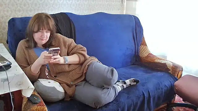 Snapshot of franceska_blue chatting on April 8, 2026, 9:53 am franceska blue online show from April 8, 2026, 9:53 am