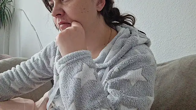 Snapshot of Cyndee_Winter chatting on October 4, 2025, 11:52 am Cyndee Winter online show from October 4, 2025, 11:52 am