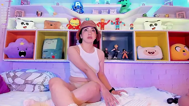 LIAH IZUMI online show from January 26, 2025, 12:01 pm