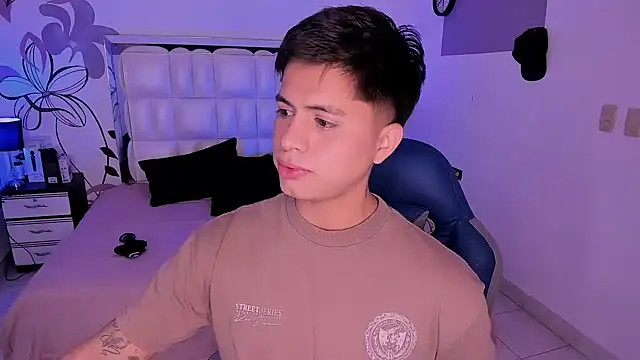 Niicky1  online show from December 26, 2024, 8:32 pm