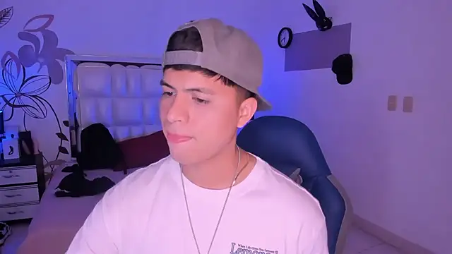 Niicky1  online show from January 3, 2025, 8:43 pm