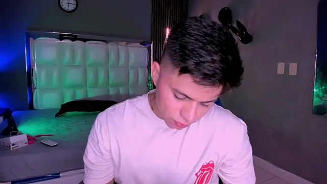 Niicky1  online show from November 16, 2025, 2:33 pm