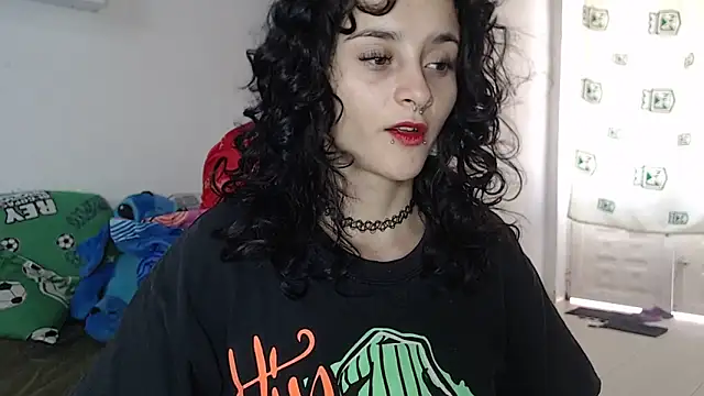 kitty22  online show from December 4, 2024, 3:21 pm