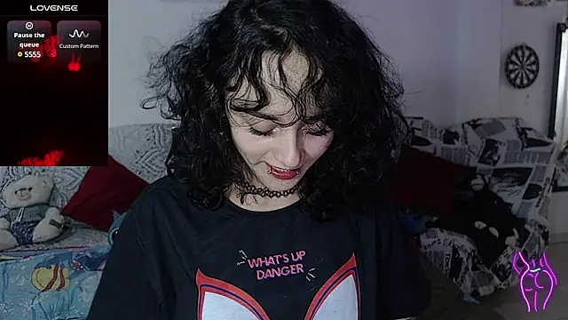 kitty22  online show from February 11, 2025, 3:18 pm