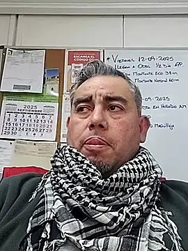 Snapshot of Manolete007x chatting on September 12, 2025, 9:15 pm Manolete007x online show from September 12, 2025, 9:15 pm