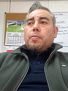 Snapshot of Manolete007x chatting on October 28, 2025, 10:45 pm Manolete007x online show from October 28, 2025, 10:45 pm