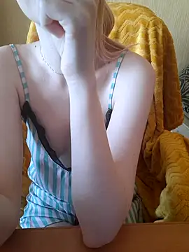 Elza kom online show from February 13, 2026, 3:57 am