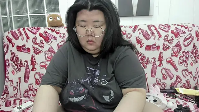 Snapshot of Nadine_asian chatting on May 17, 2026, 8:34 am Nadine asian online show from May 17, 2026, 8:34 am