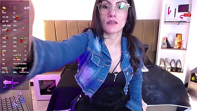 Rapunzeell  online show from March 17, 2025, 1:39 pm