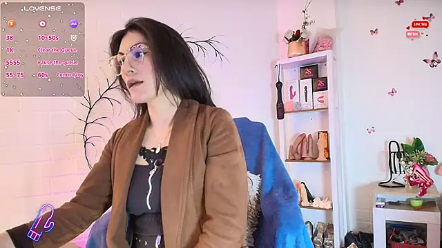 Rapunzeell  online show from September 12, 2025, 1:22 pm