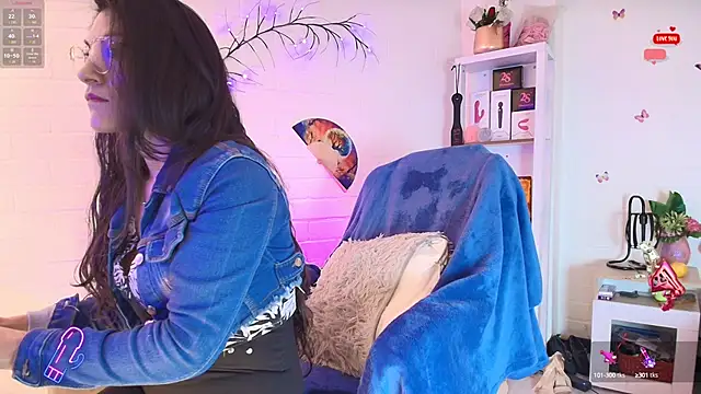 Rapunzeell  online show from September 16, 2025, 1:23 pm