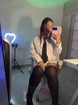 Snapshot of RavenM8 chatting on February 25, 2026, 12:53 am RavenM8 online show from February 25, 2026, 12:53 am