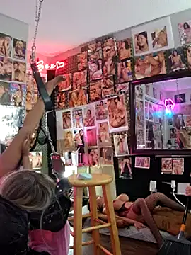 luvs2cumm69 online show from December 16, 2024, 12:48 am