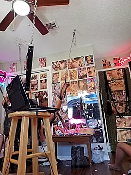 luvs2cumm69 online show from February 20, 2025, 5:18 pm