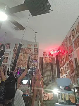 luvs2cumm69 online show from October 27, 2025, 12:20 pm