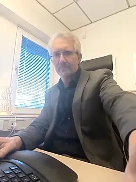 tom-swede online show from March 25, 2026, 4:02 pm