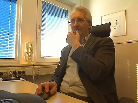 tom-swede online show from April 9, 2026, 2:33 pm