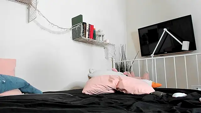 NeonShine online show from November 20, 2025, 4:34 am