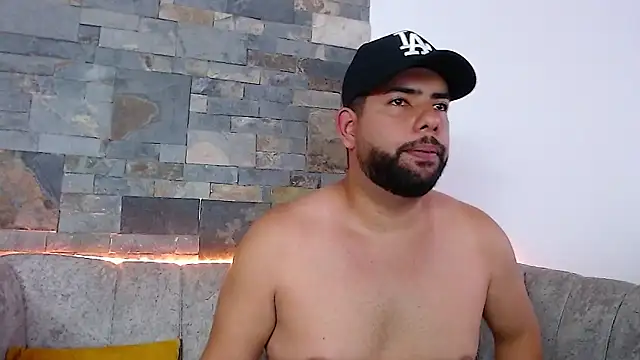 Snapshot of passionate_love22 chatting on February 4, 2026, 4:02 pm passionate love22 online show from February 4, 2026, 4:02 pm