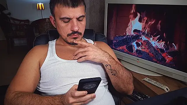 Snapshot of officeman7 chatting on December 23, 2024, 6:05 pm officeman7 online show from December 23, 2024, 6:05 pm