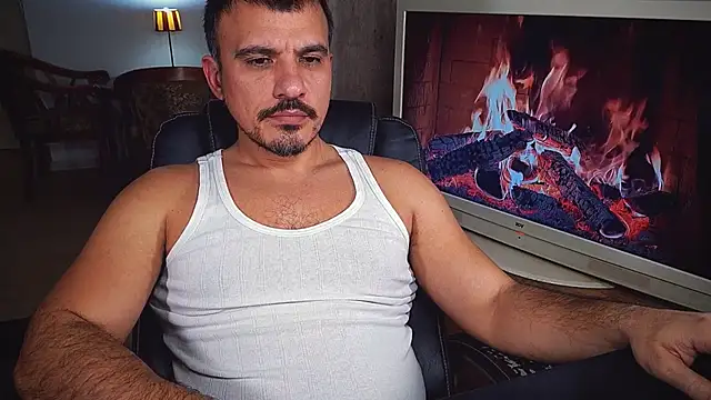 Snapshot of officeman7 chatting on December 25, 2024, 5:26 pm officeman7 online show from December 25, 2024, 5:26 pm