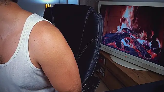 Snapshot of officeman7 chatting on January 4, 2025, 8:27 pm officeman7 online show from January 4, 2025, 8:27 pm