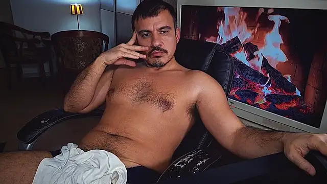 Snapshot of officeman7 chatting on January 8, 2025, 8:07 pm officeman7 online show from January 8, 2025, 8:07 pm